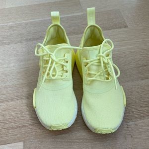 Adidas sneakers in yellow size 6